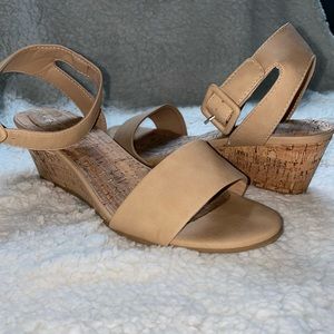 Small wedge sandals